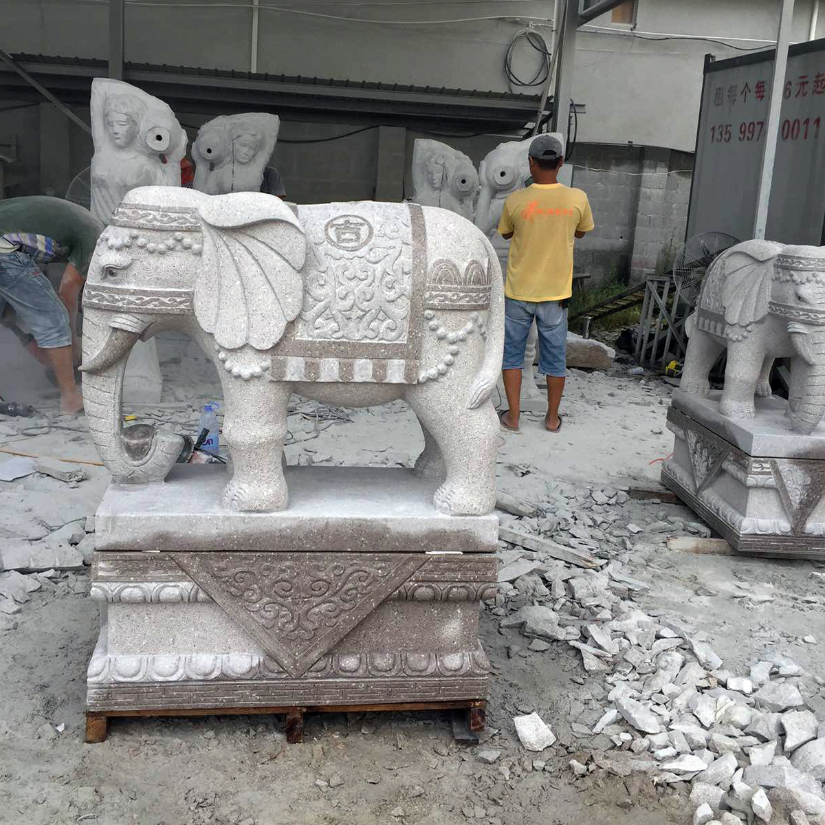 福建芝麻白石雕大象精细雕工