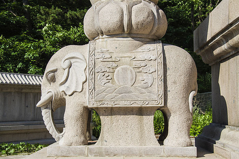 千山香岩寺石雕大象造型与众不同