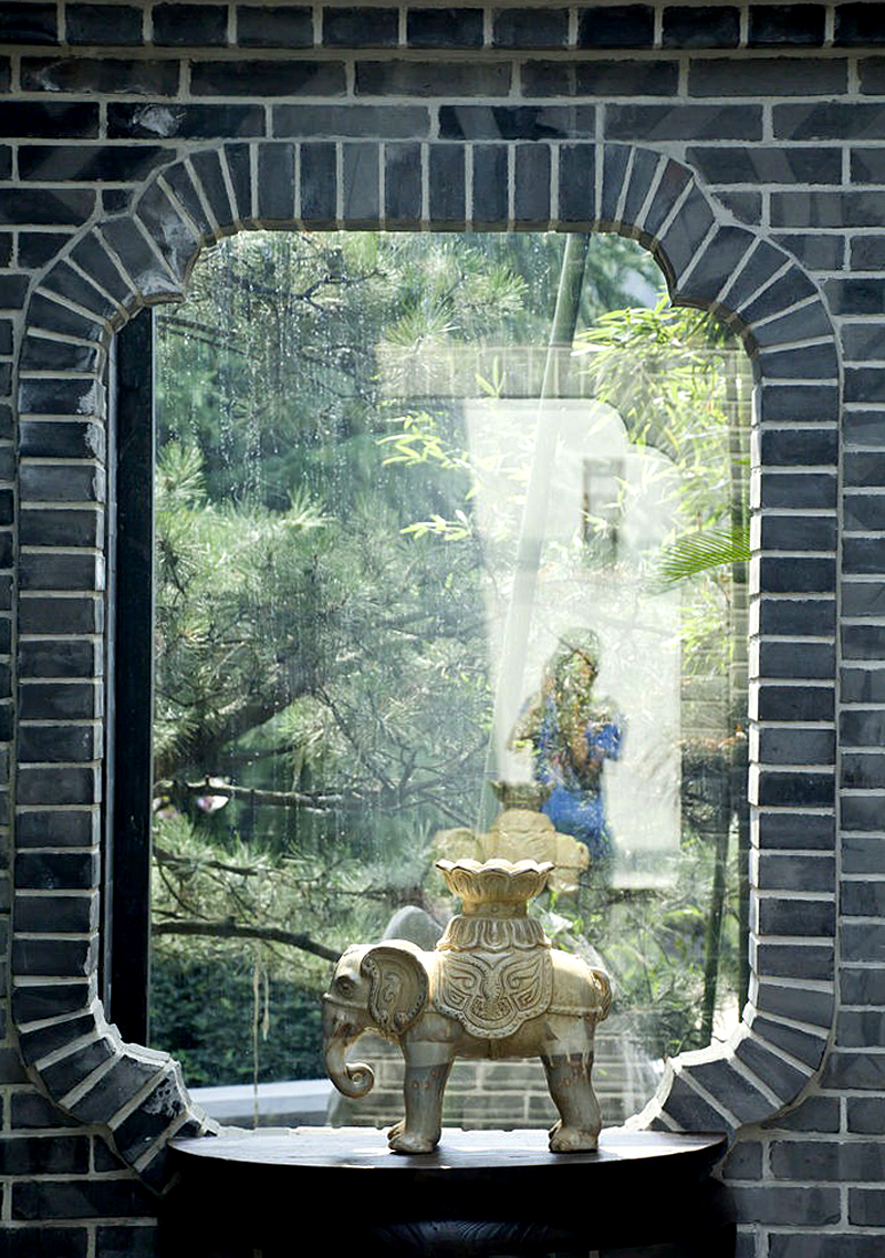 石雕小象与中式建筑的完美结合