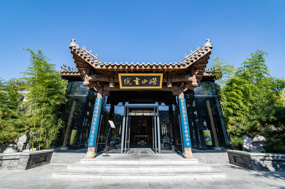 石雕小象与中式建筑的完美结合