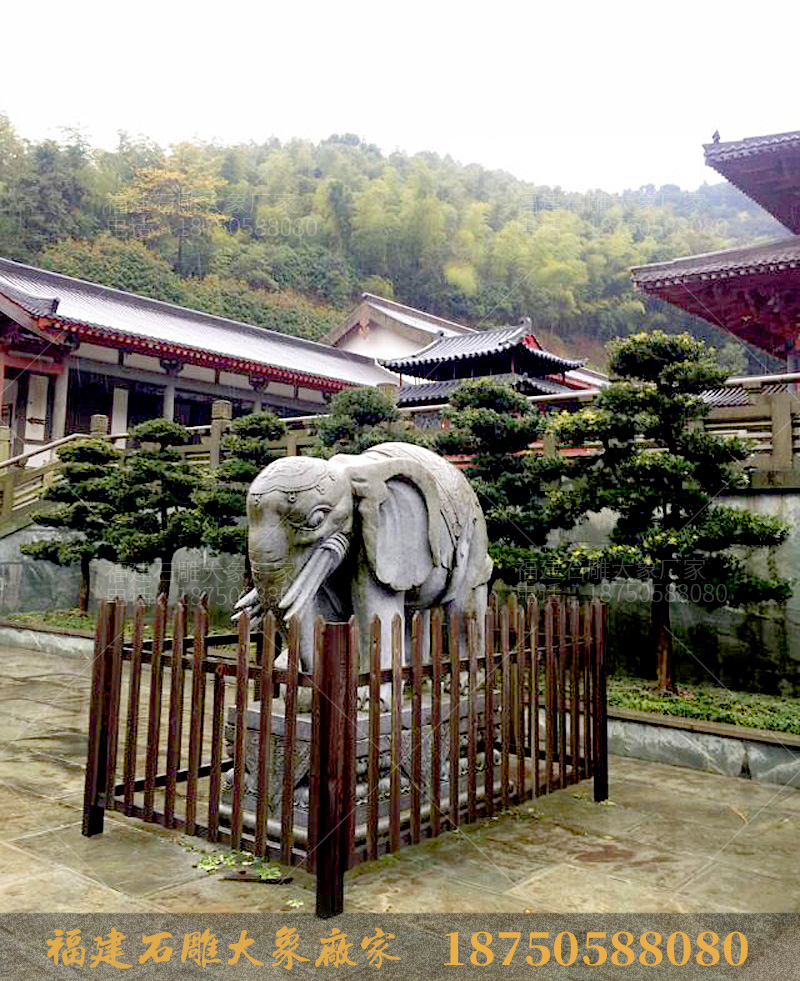 浙江宁波香山教寺里的石雕大象造型