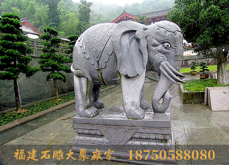 浙江宁波香山教寺里的石雕大象造型