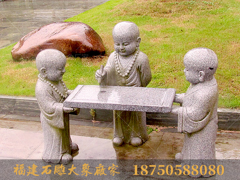 浙江宁波香山教寺里的石雕大象造型