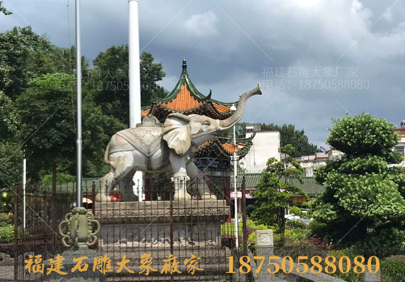 广东南华寺里的石雕大象造型是翘鼻石象