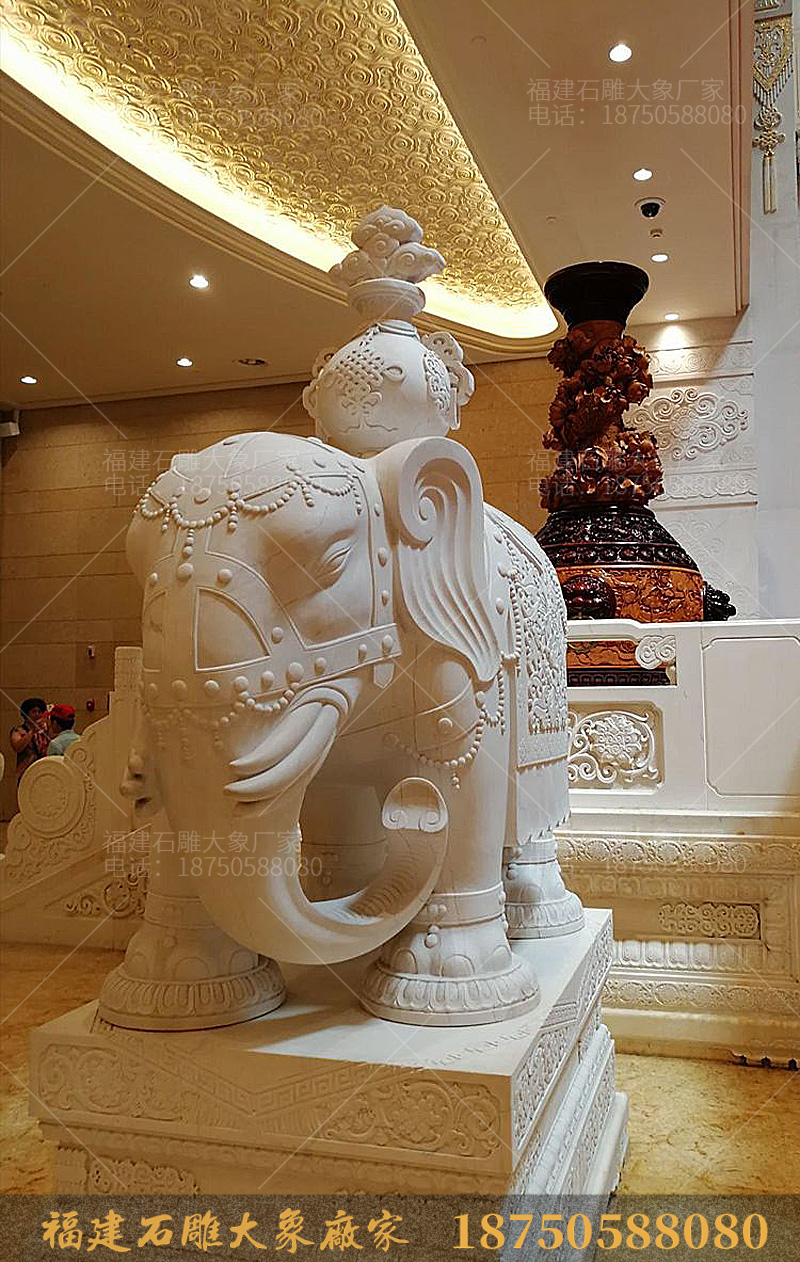灵山梵宫里的石雕大象造型