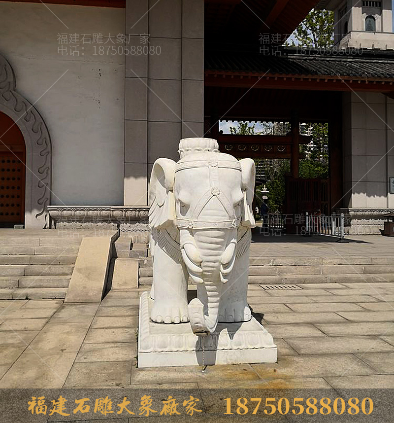 同个寺庙里的石雕大象造型各不相同