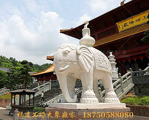 智者寺里的石雕大象造型