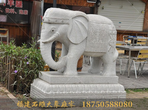 摆放在私宅门前的石雕大象样式及寓意