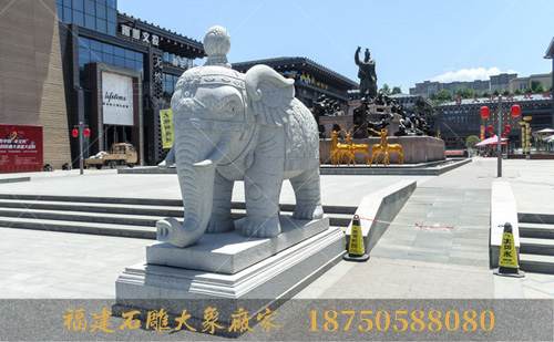 石雕大象摆放在商业街广场的美好寓意