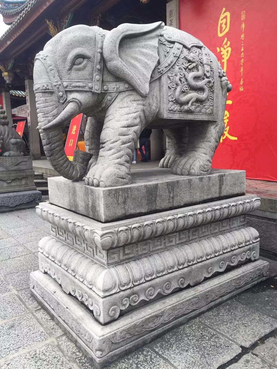 北方的石雕大象与南方的石雕大象求同存异