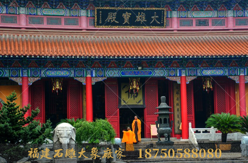 凤鸣寺里的汉白玉石雕大象造型