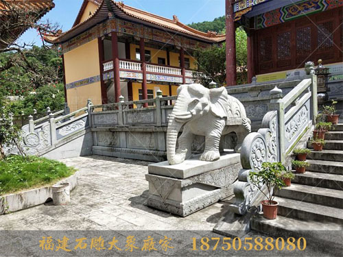 石雕大象藏身于揭西黄龙寺