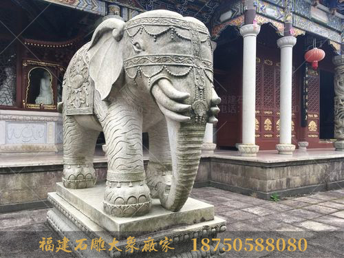太姥山上的寺庙石雕大象造型与“莲花”