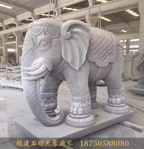 台湾中台禅寺门口摆放的石雕大象造型