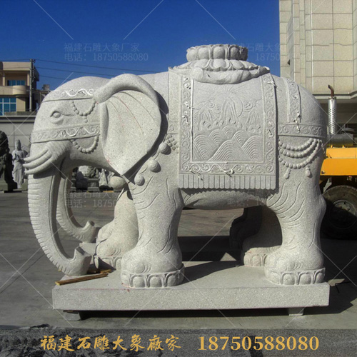 江南水乡常见的寺庙石雕大象造型