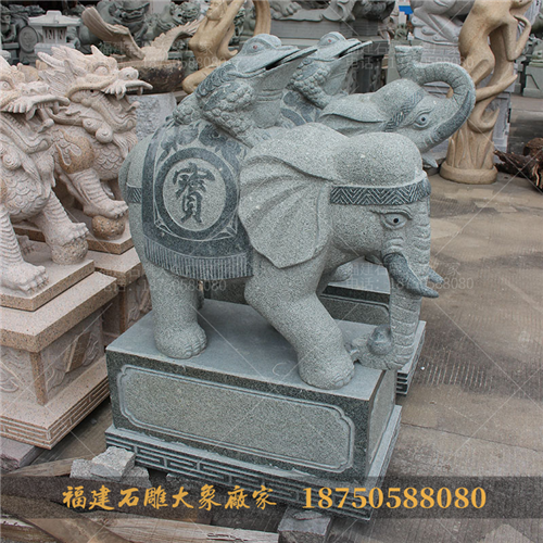 跪着的石雕大象象征富贵吉祥