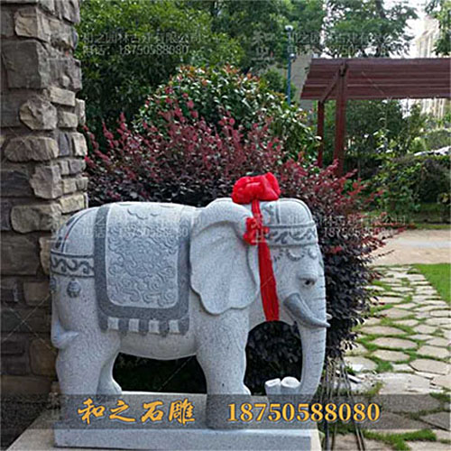 祠堂门口的石雕大象造型有什么讲究？